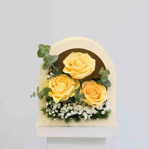 باکس گل رز سفید خامه ای کد 1401403