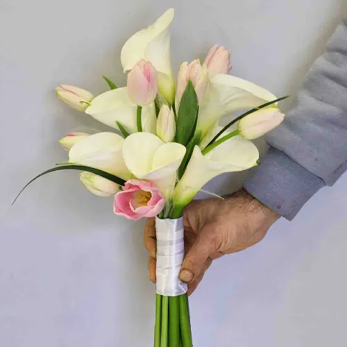 دسته گل عروس مدل دلژین کد 1001001