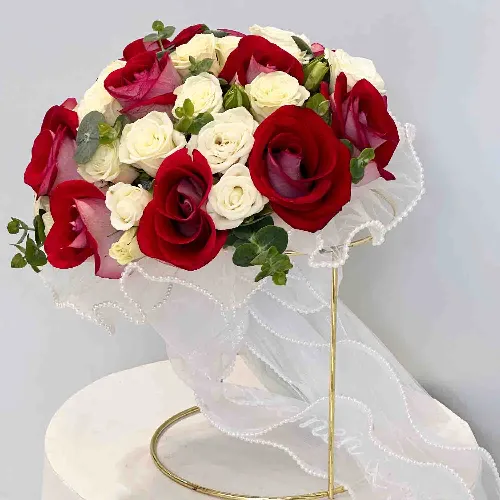 دسته گل عروس آماندا کد 1001006